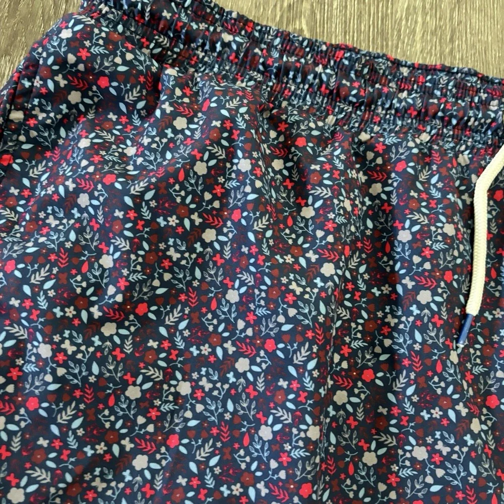 Mugsy Shorts Men's XXL Blue Red Floral Swim Trunks‎ Hybrid Athletic Lined Logo